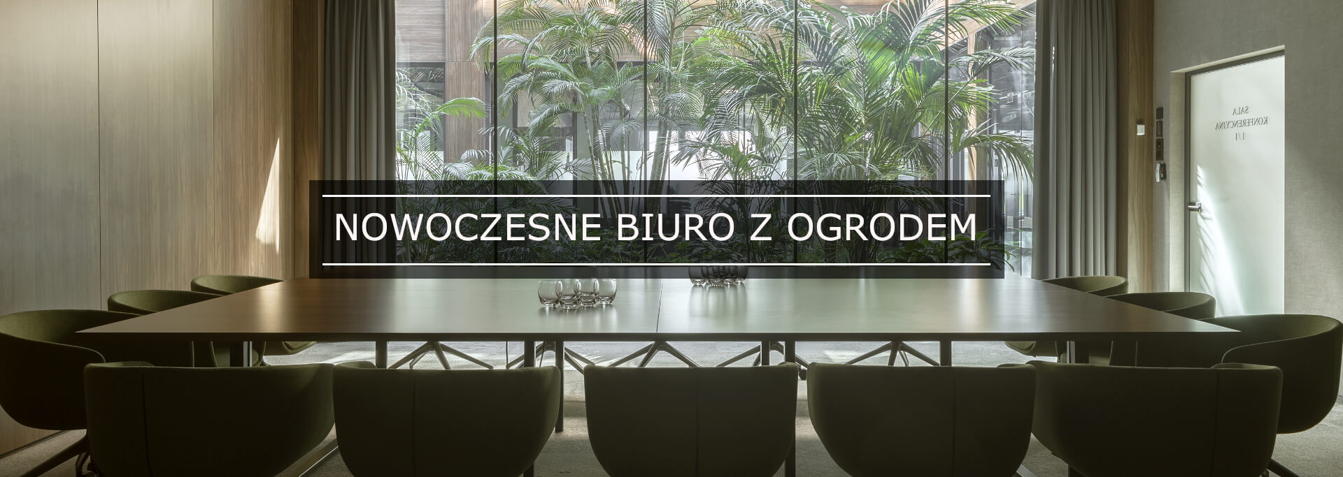 Nowoczesne biuro z ogrodem