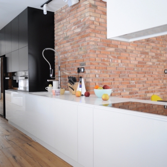 LONG KITCHEN