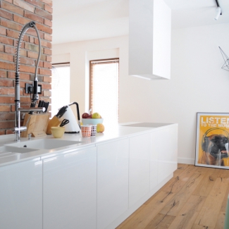 LONG KITCHEN