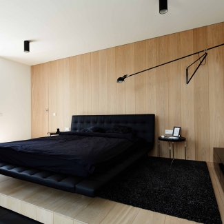 drewniana minimalistyczna sypialnia