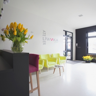 Recepcja i poczekalnia.