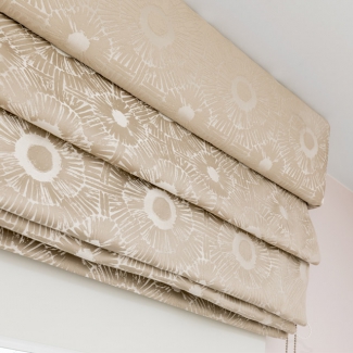 Projekt pokoju dziecięcego we Wrocławiu - dekoracja okna