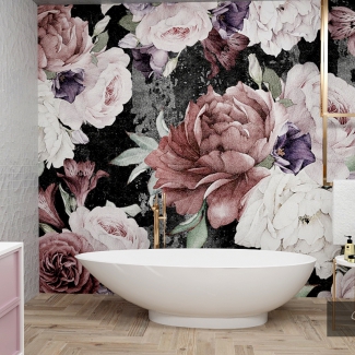 Łazienka z piękną tapetą w kwiaty