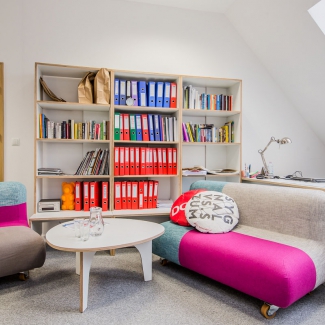 Meble dla Narodowego Instytutu Audiowizualnego (NInA). Ponad 40 rodzajów mebli.