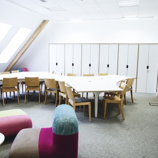 Meble dla Narodowego Instytutu Audiowizualnego (NInA). Ponad 40 rodzajów mebli.