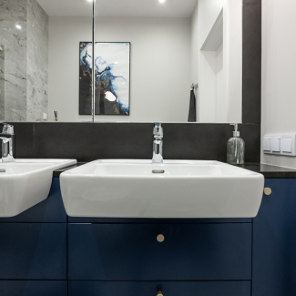 W NIEBANALNYCH RAMACH
