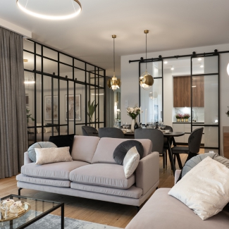 W NIEBANALNYCH RAMACH