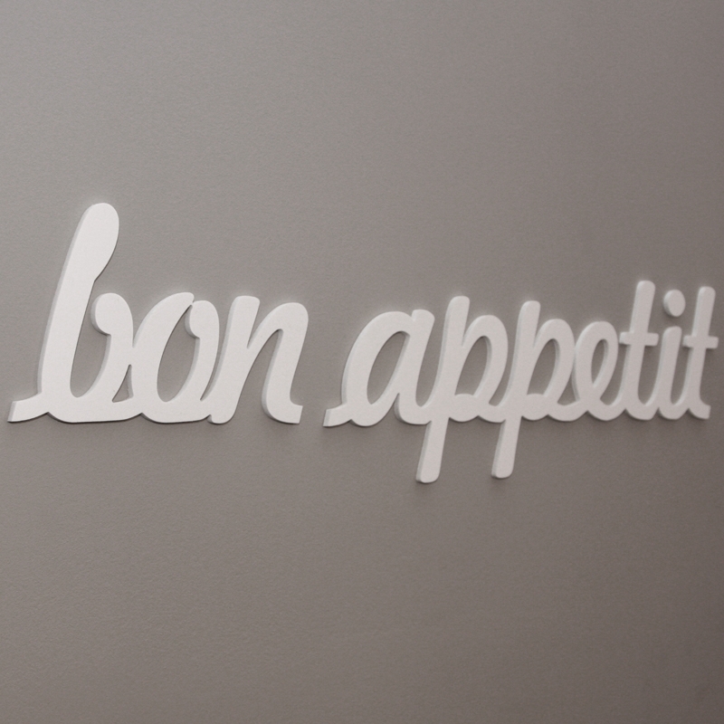 Napis na ścianę biały Bon Appetit DekoSign