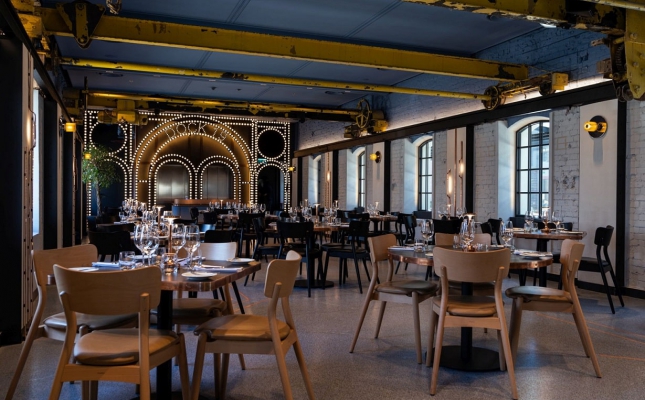 Wnętrza restauracji DOCK 19 by Mateusz Gessler