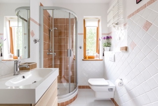 Jak zaaranżować niewielką łazienkę w minimalistycznym stylu?