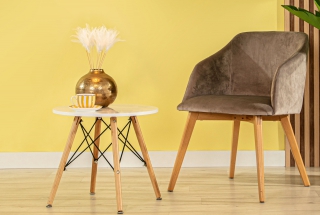 Welurowe krzesła w nietypowych aranżacjach – sprawdź nasze pomysły
