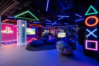 Wielofunkcyjna przestrzeń PlayStation zaprojektowana przez pracownię Jander Kabza Architekci