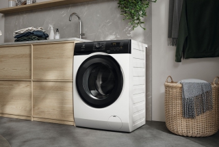 Czyste ubrania w 45 minut i 30°C. FullWash45 w pralce Electrolux umożliwia szybkie pranie pełnego załadunku.