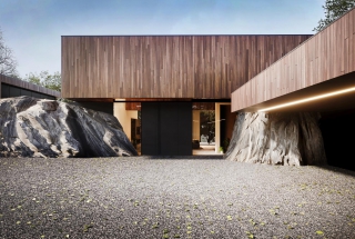 Dom ukryty pośród skał - projekt pracowni REFORM Architekt